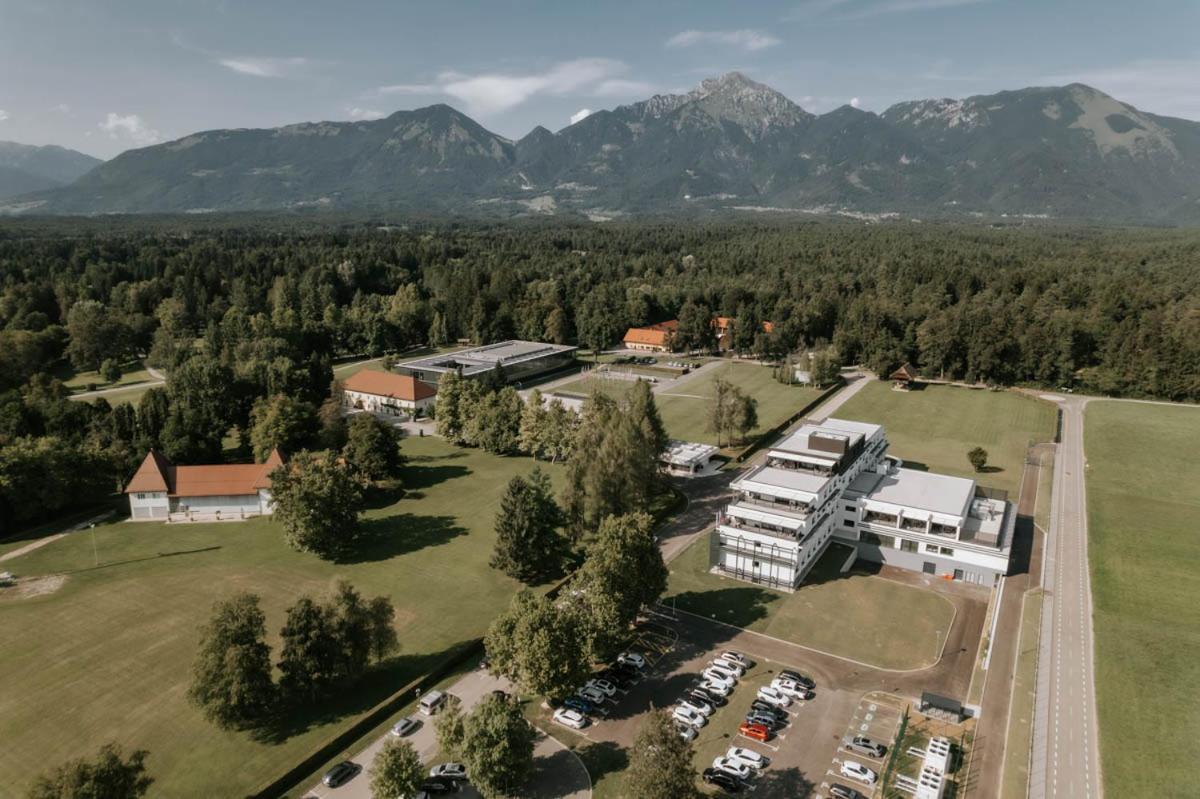 Elegans Hotel Brdo 克拉尼 外观 照片